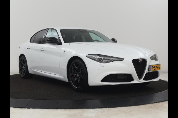 Alfa Romeo Giulia 2.0T Sprint | Leder | Adaptive cruise | Stoel & stuurverwarming | Trekhaak | Camera | Sportstoelen | Keyless | Carplay | Bi-Xenon | Climate control | Navigatie