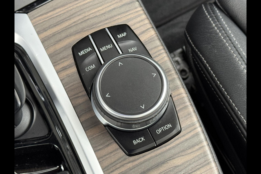 BMW X4 xDrive30i High Executive M Sport Pakket Automaat / Navigatie Professional / Panoramadak / Head-Up Display / Driving Assistant Plus / Innovation Pakket / Leder / M Sportremsysteem / Adaptief Onderstel / 20 Inch