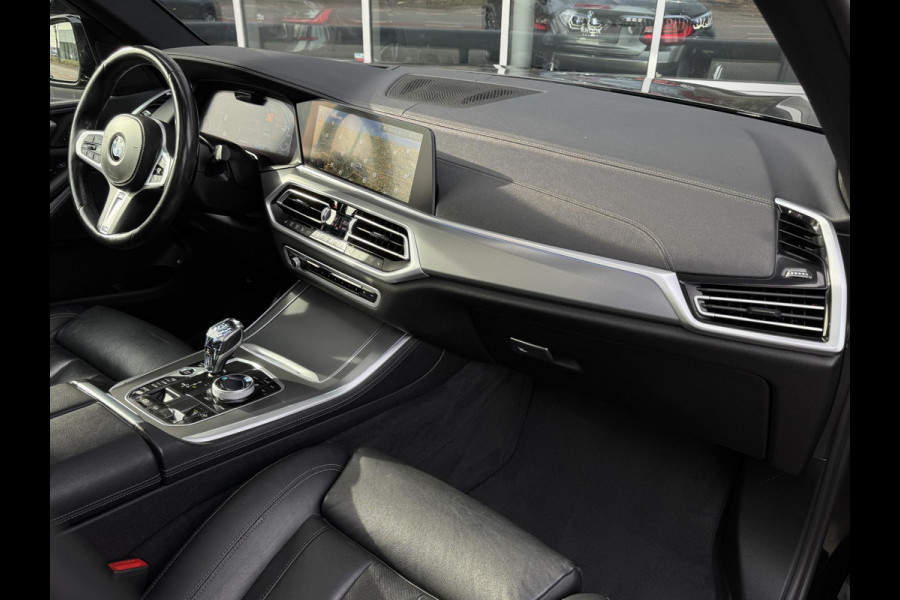 BMW X5 xDrive45e High Executive M Sport Pakket Automaat / Panoramadak / Active Steering / Trekhaak / Head-Up Display / Comfortstoelen / Laserlight / Driving Assistant Professional / 21 Inch / Luchtvering / Hifi / Craftedclarity / Shadow Line / M Sportremsysteem