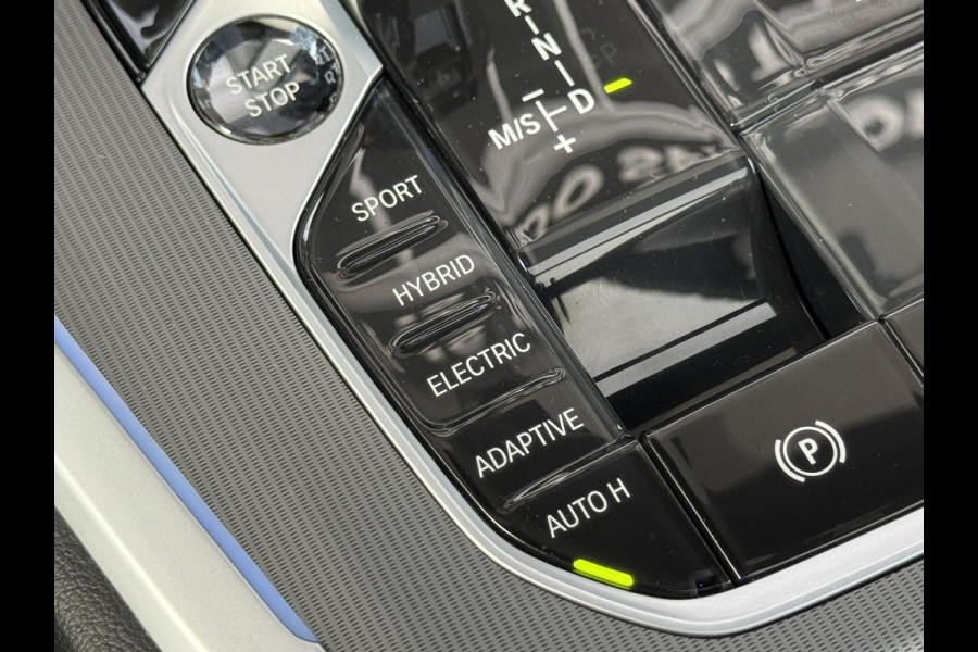 BMW X5 xDrive45e High Executive M Sport Pakket Automaat / Panoramadak / Active Steering / Trekhaak / Head-Up Display / Comfortstoelen / Laserlight / Driving Assistant Professional / 21 Inch / Luchtvering / Hifi / Craftedclarity / Shadow Line / M Sportremsysteem