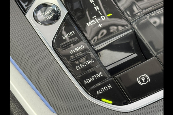 BMW X5 xDrive45e High Executive M Sport Pakket Automaat / Panoramadak / Active Steering / Trekhaak / Head-Up Display / Comfortstoelen / Laserlight / Driving Assistant Professional / 21 Inch / Luchtvering / Hifi / Craftedclarity / Shadow Line / M Sportremsysteem