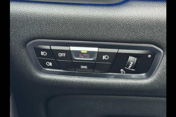 BMW X5 xDrive45e High Executive M Sport Pakket Automaat / Panoramadak / Active Steering / Trekhaak / Head-Up Display / Comfortstoelen / Laserlight / Driving Assistant Professional / 21 Inch / Luchtvering / Hifi / Craftedclarity / Shadow Line / M Sportremsysteem