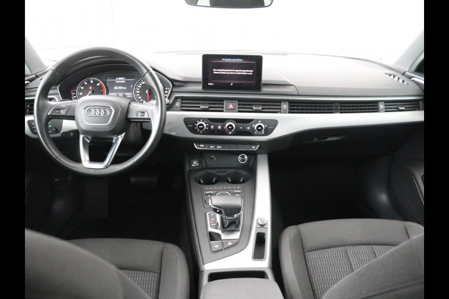 Audi A4 35 TFSI Design | Carplay | 20 inch | Bi-Xenon | Cruise control | Climate control | Audi Sound | Parkeerhulp | Getint glas