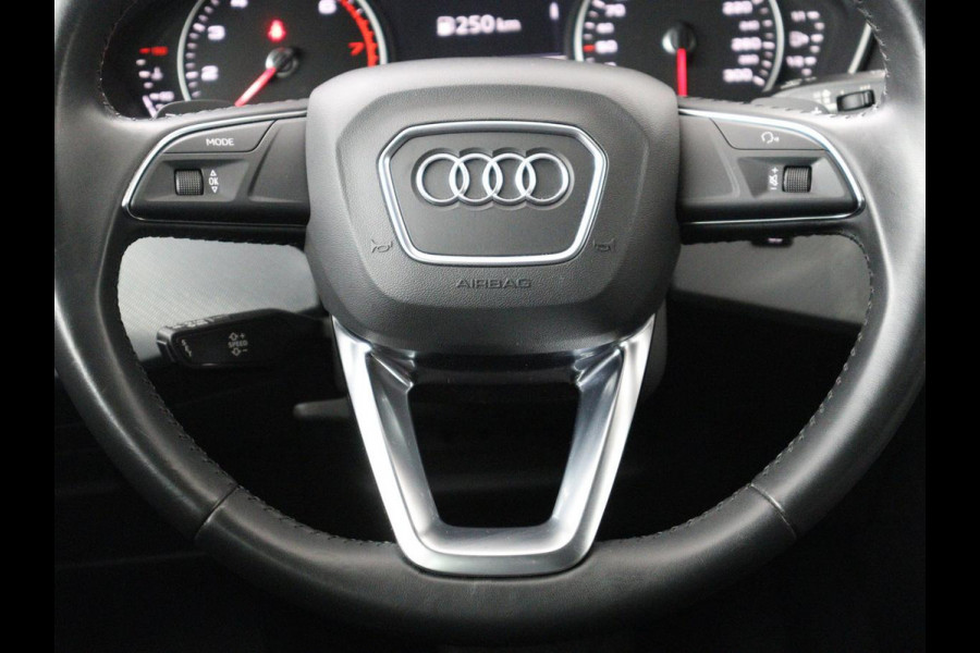 Audi A4 35 TFSI Design | Carplay | 20 inch | Bi-Xenon | Cruise control | Climate control | Audi Sound | Parkeerhulp | Getint glas