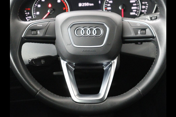 Audi A4 35 TFSI Design | Carplay | 20 inch | Bi-Xenon | Cruise control | Climate control | Audi Sound | Parkeerhulp | Getint glas