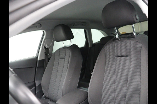 Audi A4 35 TFSI Design | Carplay | 20 inch | Bi-Xenon | Cruise control | Climate control | Audi Sound | Parkeerhulp | Getint glas