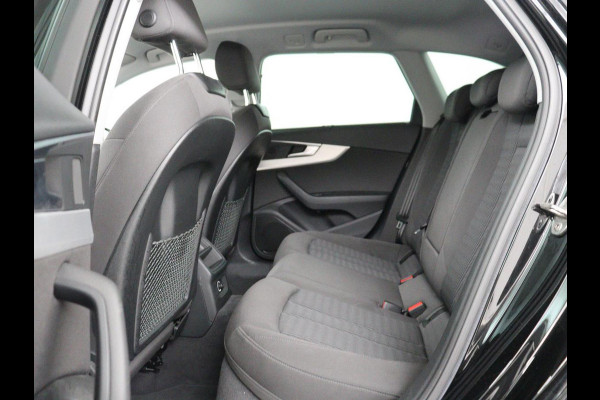 Audi A4 35 TFSI Design | Carplay | 20 inch | Bi-Xenon | Cruise control | Climate control | Audi Sound | Parkeerhulp | Getint glas