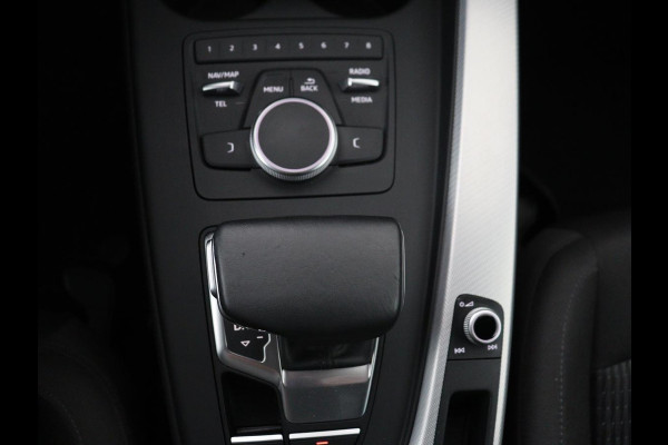 Audi A4 35 TFSI Design | Carplay | 20 inch | Bi-Xenon | Cruise control | Climate control | Audi Sound | Parkeerhulp | Getint glas