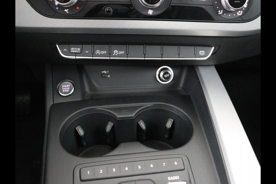Audi A4 35 TFSI Design | Carplay | 20 inch | Bi-Xenon | Cruise control | Climate control | Audi Sound | Parkeerhulp | Getint glas