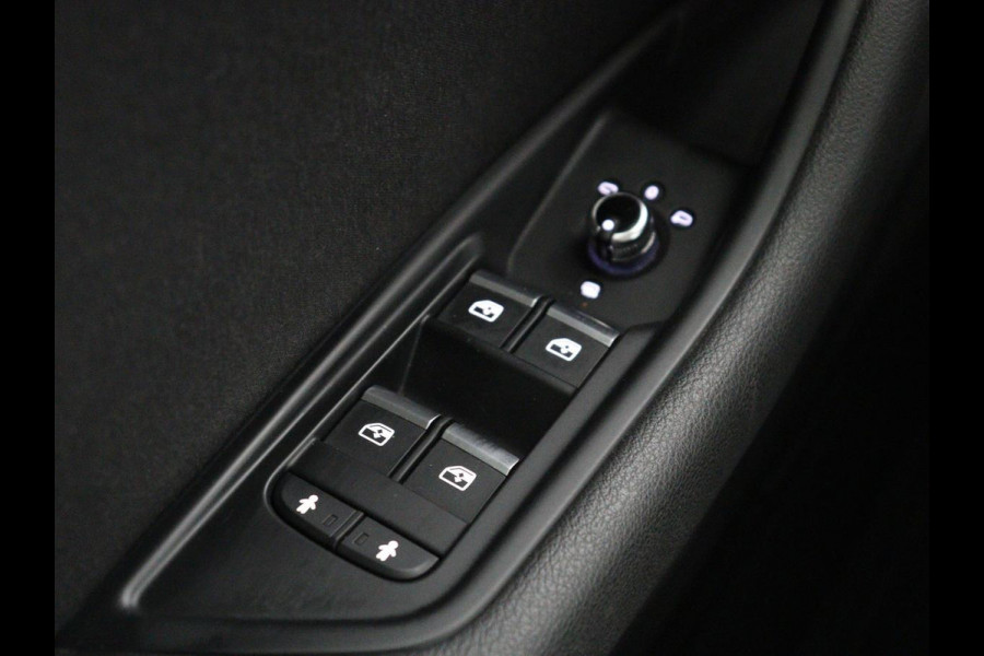 Audi A4 35 TFSI Design | Carplay | 20 inch | Bi-Xenon | Cruise control | Climate control | Audi Sound | Parkeerhulp | Getint glas