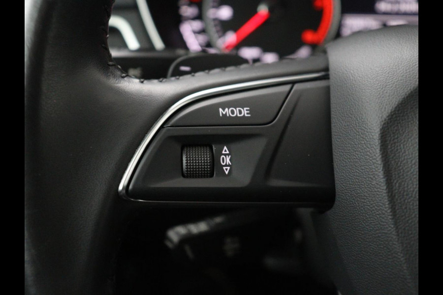 Audi A4 35 TFSI Design | Carplay | 20 inch | Bi-Xenon | Cruise control | Climate control | Audi Sound | Parkeerhulp | Getint glas