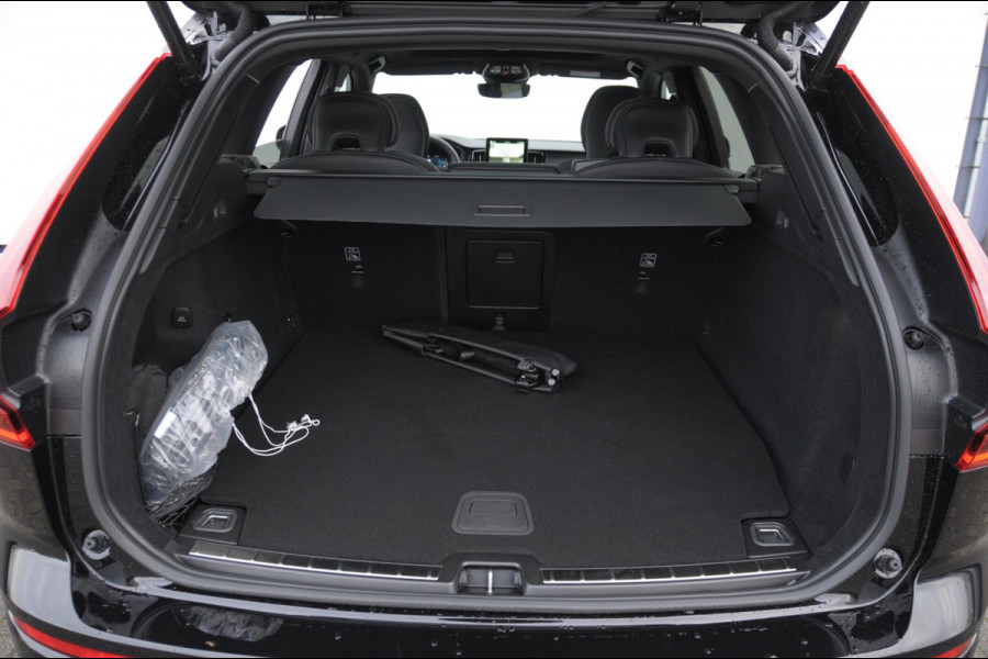 Volvo XC60 T8 455PK Automaat AWD Ultra Black Edition / Luchtvering / stoelmassage - en ventilatie / Adaptieve cruise control / Harman Kardon / BLIS / Panoramadak / Apple carplay / Parkeersensoren met 360 camera / Elektrisch bedienbare achterklep / Elektrisch verstelbare voorstoelen met geheugen / Stoel en stuurwielverwarming / 21” velgen / Getinte ramen vanaf de B-stijl