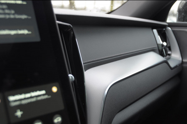 Volvo XC60 T8 455PK Automaat AWD Ultra Black Edition / Luchtvering / stoelmassage - en ventilatie / Adaptieve cruise control / Harman Kardon / BLIS / Panoramadak / Apple carplay / Parkeersensoren met 360 camera / Elektrisch bedienbare achterklep / Elektrisch verstelbare voorstoelen met geheugen / Stoel en stuurwielverwarming / 21” velgen / Getinte ramen vanaf de B-stijl