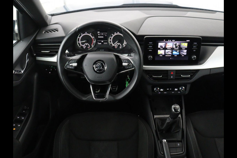 Škoda Kamiq 1.0 TSI Sport | Trekhaak | Sportstoelen | Carplay | Climate control | Parkeerhulp | Cruise control | Full LED | Sportstuur | Bluetooth