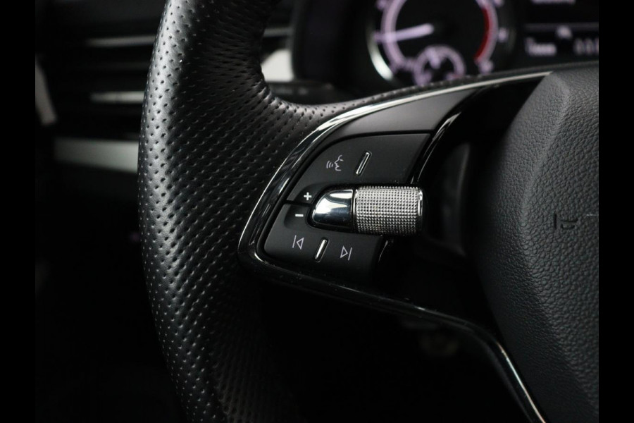 Škoda Kamiq 1.0 TSI Sport | Trekhaak | Sportstoelen | Carplay | Climate control | Parkeerhulp | Cruise control | Full LED | Sportstuur | Bluetooth