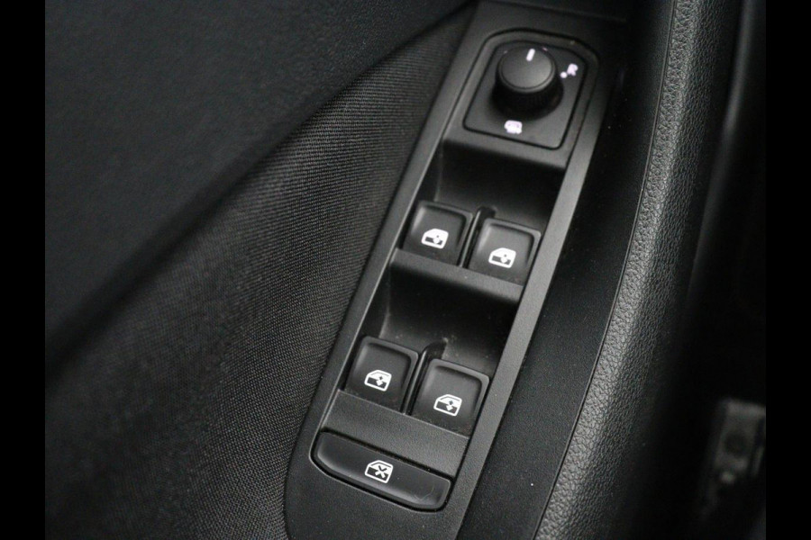 Škoda Kamiq 1.0 TSI Sport | Trekhaak | Sportstoelen | Carplay | Climate control | Parkeerhulp | Cruise control | Full LED | Sportstuur | Bluetooth