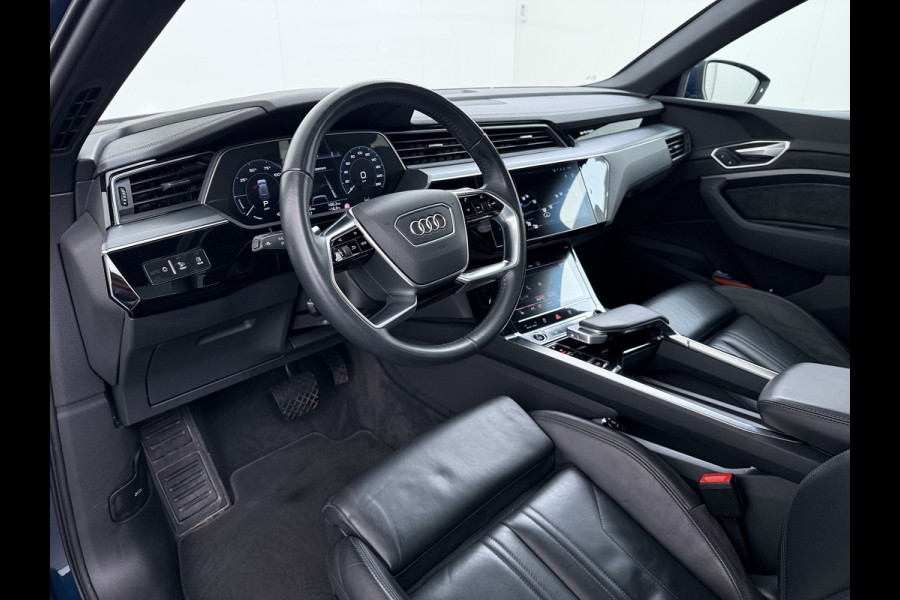 Audi e-tron 55 Quattro 95kWh PanoDak Camera Zijdes Laden Adap.Cruise Trekhaak Navi Ecc Leder Business Edition Plus SOH 91% Elek.Stoelen+Verwarmd Keyless Rijstrooksensor AWD 4WD Elek.Achterklep 1e Eigenaar Origineel Nederlandse Auto Dealeronderhouden