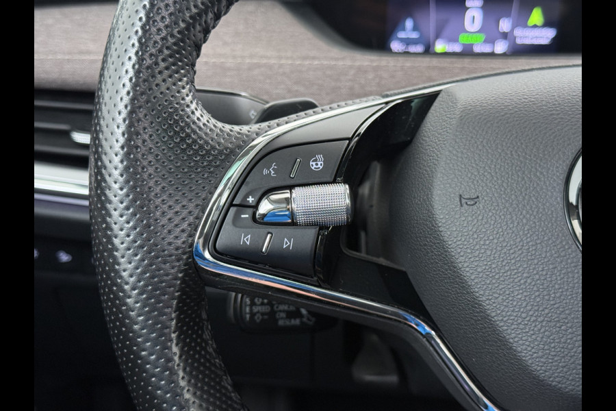 Škoda ENYAQ iV 80 First Edition HighLuxus Soh92% Pano-Dak Elektr.Trekhaak *BOMVOL € 63.000 nieuw!* 21"lm Full-Led 360-Camera Adaptive-Cruise Na Warmtepomp Adaptief onderstel+Dynamisch-onderstel/Stuur Airco-autom 3-zones E-call Chroom-Dakrail Head-Up-Display Smartlink Edition High 1.000kg trekvermogen