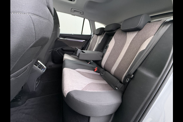 Škoda ENYAQ iV 80 First Edition HighLuxus Soh92% Pano-Dak Elektr.Trekhaak *BOMVOL € 63.000 nieuw!* 21"lm Full-Led 360-Camera Adaptive-Cruise Na Warmtepomp Adaptief onderstel+Dynamisch-onderstel/Stuur Airco-autom 3-zones E-call Chroom-Dakrail Head-Up-Display Smartlink Edition High 1.000kg trekvermogen