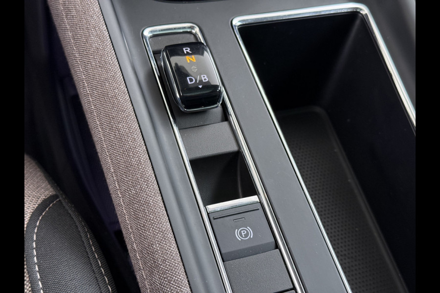 Škoda ENYAQ iV 80 First Edition HighLuxus Soh92% Pano-Dak Elektr.Trekhaak *BOMVOL € 63.000 nieuw!* 21"lm Full-Led 360-Camera Adaptive-Cruise Na Warmtepomp Adaptief onderstel+Dynamisch-onderstel/Stuur Airco-autom 3-zones E-call Chroom-Dakrail Head-Up-Display Smartlink Edition High 1.000kg trekvermogen