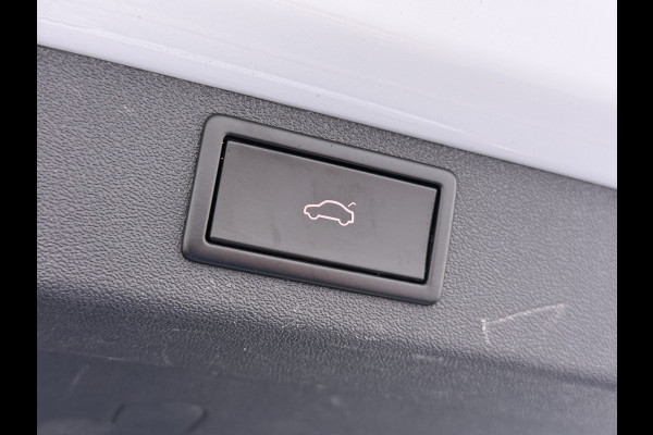 Škoda ENYAQ iV 80 First Edition HighLuxus Soh92% Pano-Dak Elektr.Trekhaak *BOMVOL € 63.000 nieuw!* 21"lm Full-Led 360-Camera Adaptive-Cruise Na Warmtepomp Adaptief onderstel+Dynamisch-onderstel/Stuur Airco-autom 3-zones E-call Chroom-Dakrail Head-Up-Display Smartlink Edition High 1.000kg trekvermogen