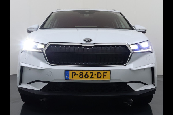 Škoda ENYAQ iV 80 First Edition HighLuxus Soh92% Pano-Dak Elektr.Trekhaak *BOMVOL € 63.000 nieuw!* 21"lm Full-Led 360-Camera Adaptive-Cruise Na Warmtepomp Adaptief onderstel+Dynamisch-onderstel/Stuur Airco-autom 3-zones E-call Chroom-Dakrail Head-Up-Display Smartlink Edition High 1.000kg trekvermogen