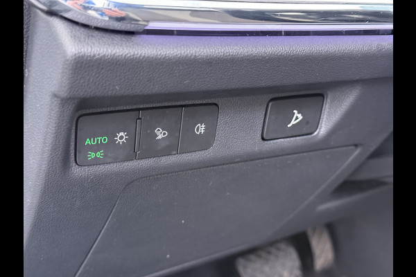 Škoda ENYAQ iV 80 First Edition HighLuxus Soh92% Pano-Dak Elektr.Trekhaak *BOMVOL € 63.000 nieuw!* 21"lm Full-Led 360-Camera Adaptive-Cruise Na Warmtepomp Adaptief onderstel+Dynamisch-onderstel/Stuur Airco-autom 3-zones E-call Chroom-Dakrail Head-Up-Display Smartlink Edition High 1.000kg trekvermogen