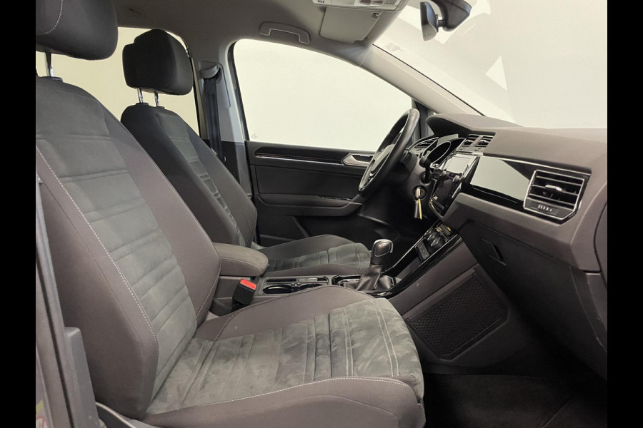 Volkswagen Touran 1.5 TSI DSG Highline | Navigatie | Parkeersensoren | Cruise Control | Blind Spot Assist | Stoelverwarming | ErgoActive stoelen | Climate Control