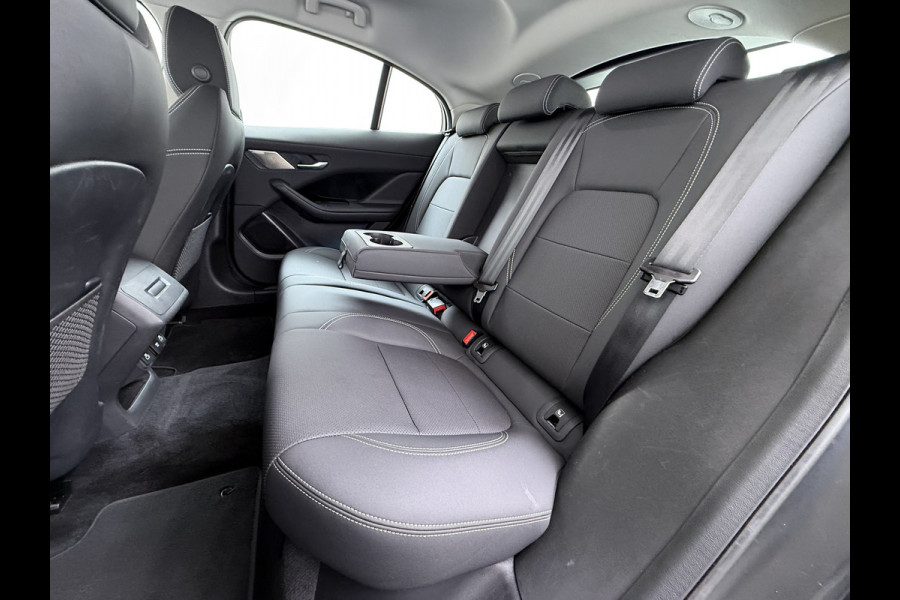 Jaguar I-PACE EV320pk SE 90kWh 3Fase ! Soh 90.5% AWD Leer Meridian™ Hifi Memory Navi Ecc 3D-Surround Camera Adaptive Cruise Business Pack Apple Carplay Android Auto Forward Vieuw+Detection+Guidance Stuur-verwarming Led Origineel Nederlandse Auto Nieuwprijs € 73.000,- Deze kan thuis wél met 11kw/uur laden