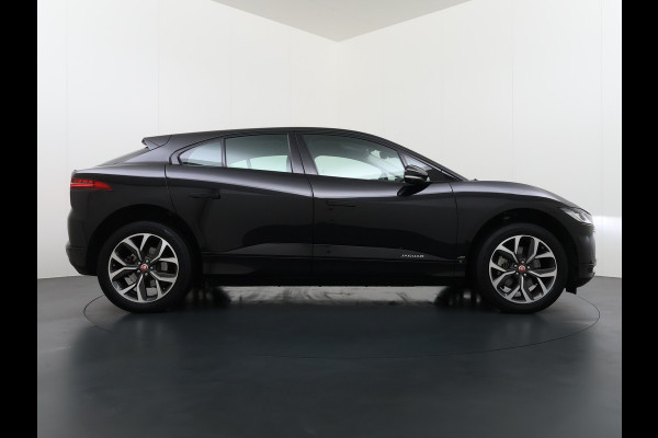 Jaguar I-PACE EV320pk SE 90kWh 3Fase ! Soh 90.5% AWD Leer Meridian™ Hifi Memory Navi Ecc 3D-Surround Camera Adaptive Cruise Business Pack Apple Carplay Android Auto Forward Vieuw+Detection+Guidance Stuur-verwarming Led Origineel Nederlandse Auto Nieuwprijs € 73.000,- Deze kan thuis wél met 11kw/uur laden