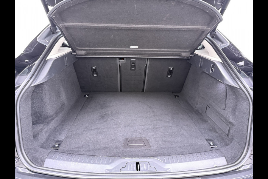 Jaguar I-PACE EV320pk SE 90kWh 3Fase ! Soh 90.5% AWD Leer Meridian™ Hifi Memory Navi Ecc 3D-Surround Camera Adaptive Cruise Business Pack Apple Carplay Android Auto Forward Vieuw+Detection+Guidance Stuur-verwarming Led Origineel Nederlandse Auto Nieuwprijs € 73.000,- Deze kan thuis wél met 11kw/uur laden