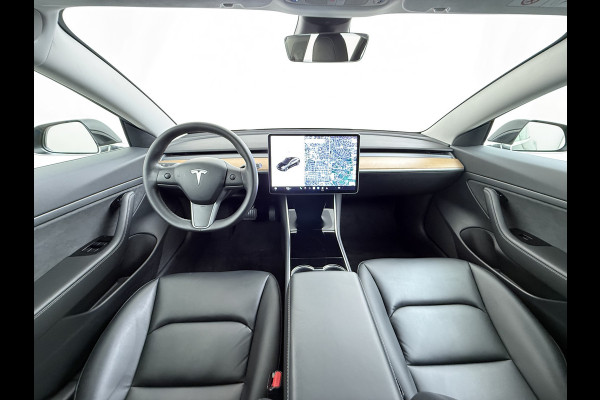 Tesla Model 3 RWD SR plus 325PK LFP Accu Trekhaak AutoPilot Leder Panoramadak Adaptive-Cruise Camera's Elektr.-Stuur+Stoelen+Spiegels+Geheugen Navi LED DAB Voorverwarmen Keyless One-Pedal-Drive Lmv 18" SOH 89% 1.000KG Trekgewicht 1e Eigenaar Origineel Nederlandse Auto Fabrieks Garantie op Accu en Motor tot 14-12-2028/160.000km