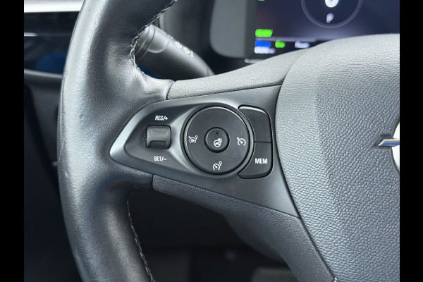 Opel CORSA-E 50kWh 3 Fase laden Warmtepomp Navi 360°Camera Two-Tone Lak Ecc Edition+ Stoel+Stuur-Verwarmd Parkeer Pack Pdc DAB Lmv 16" Privacy Glas Led Isofix Regen-Lichtsensor LaneAssist Origineel Nederlandse Auto SOH 89% Zeer compleet!