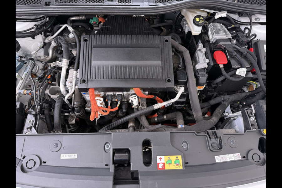 Opel CORSA-E 50kWh 3 Fase laden Warmtepomp Navi 360°Camera Two-Tone Lak Ecc Edition+ Stoel+Stuur-Verwarmd Parkeer Pack Pdc DAB Lmv 16" Privacy Glas Led Isofix Regen-Lichtsensor LaneAssist Origineel Nederlandse Auto SOH 89% Zeer compleet!