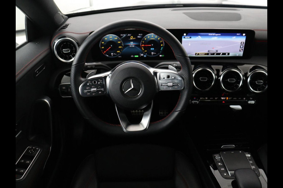 Mercedes-Benz CLA-Klasse Shooting Brake 250e AMG | Adaptive cruise | Stoelverwarming | Carplay | Widescreen | Leder/Alcantara | Navigatie | Camera | Park Assist | PHEV | Plug In