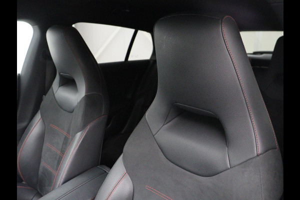 Mercedes-Benz CLA-Klasse Shooting Brake 250e AMG | Adaptive cruise | Stoelverwarming | Carplay | Widescreen | Leder/Alcantara | Navigatie | Camera | Park Assist | PHEV | Plug In