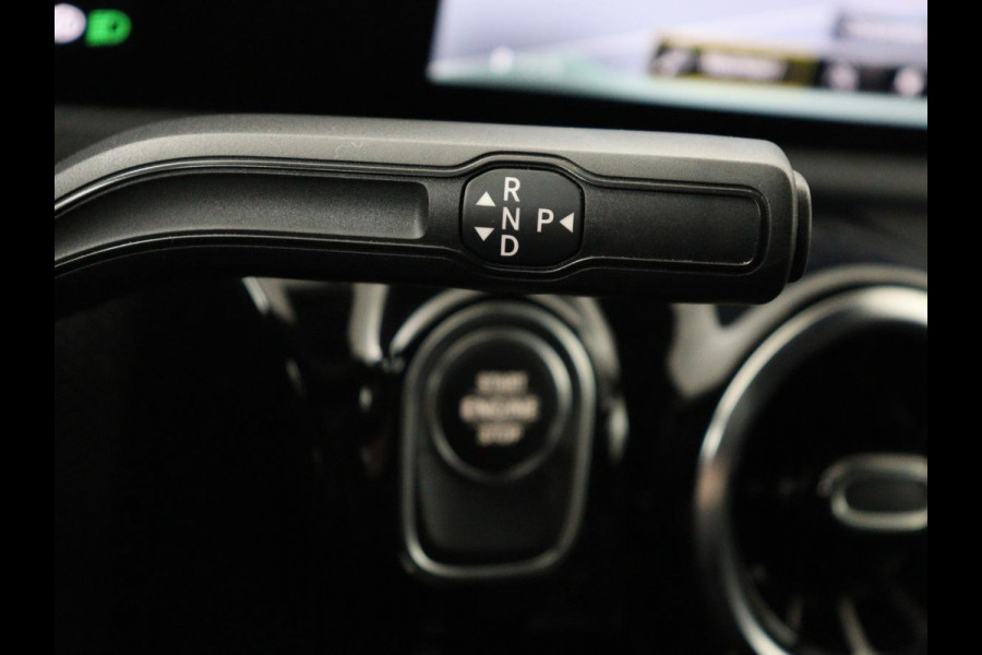 Mercedes-Benz CLA-Klasse Shooting Brake 250e AMG | Adaptive cruise | Stoelverwarming | Carplay | Widescreen | Leder/Alcantara | Navigatie | Camera | Park Assist | PHEV | Plug In