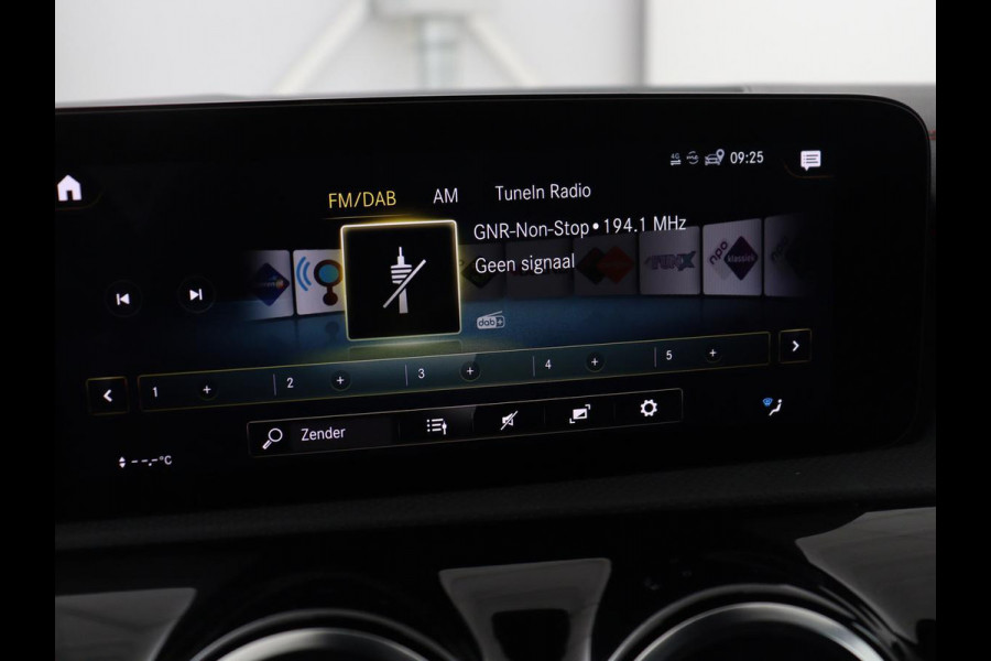 Mercedes-Benz CLA-Klasse Shooting Brake 250e AMG | Adaptive cruise | Stoelverwarming | Carplay | Widescreen | Leder/Alcantara | Navigatie | Camera | Park Assist | PHEV | Plug In