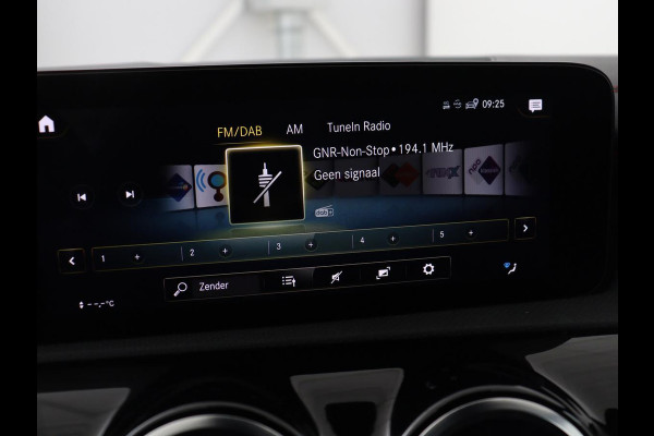 Mercedes-Benz CLA-Klasse Shooting Brake 250e AMG | Adaptive cruise | Stoelverwarming | Carplay | Widescreen | Leder/Alcantara | Navigatie | Camera | Park Assist | PHEV | Plug In