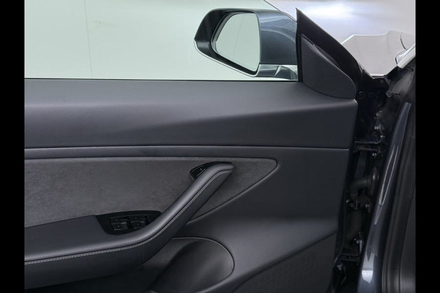 Tesla Model 3 Performance 513pk AWD Lmv 20" AutoPilot Panoramadak Adaptive Cruise Camera's Leer Pdc Wifi Ecc Elektr.Stuur+Stoel+Geheugen Stoel+Bank-Verwarmd Keyless Wifi 4WD Origineel Nederlandse Auto SOH 83%