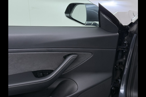 Tesla Model 3 Performance 513pk AWD Lmv 20" AutoPilot Panoramadak Adaptive Cruise Camera's Leer Pdc Wifi Ecc Elektr.Stuur+Stoel+Geheugen Stoel+Bank-Verwarmd Keyless Wifi 4WD Origineel Nederlandse Auto SOH 83%