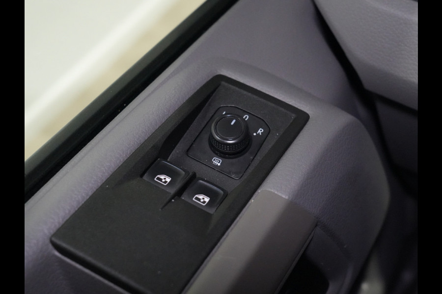 Volkswagen Crafter 35 2.0 TDI 140pk DSG L3H3 Navigatie Camera comfort stoel Android/Carplay
