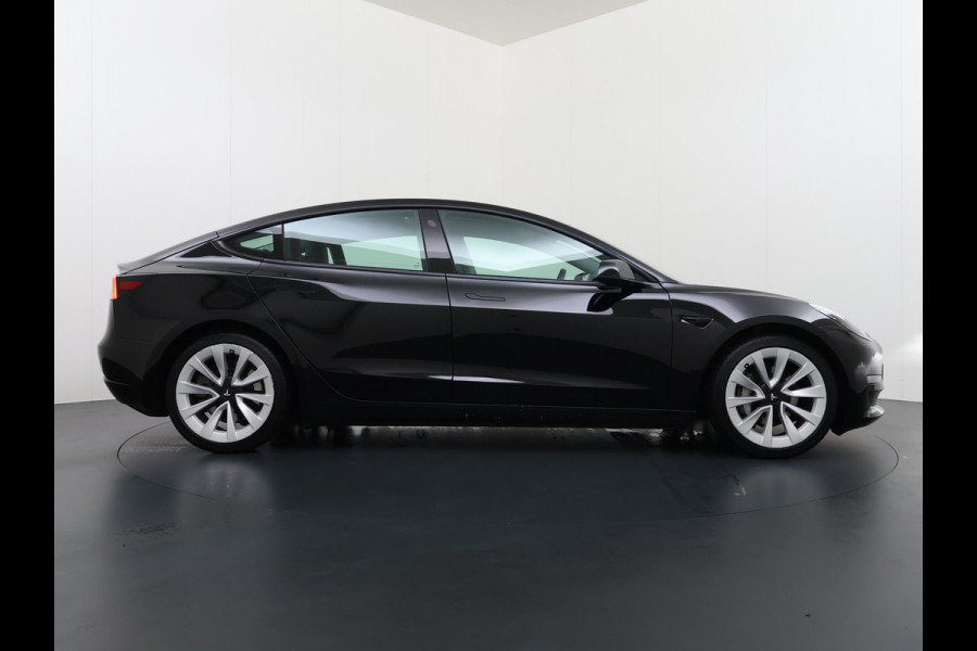 Tesla Model 3 Long Range AWD 75kWh 463pk Facelift Warmtepomp Lmv 19" AutoPilot Leder Panoramadak Adaptive-Cruise Camera's Elektr.-Stuur+Stoele Navi LED DAB Voorverwarmen interieur Keyless One-Pedal-Drive 4WD SOH 87% Origineel Nederlandse Auto Fabrieksgarantie op Accu en Motor tot 21-12-2028/192.00km