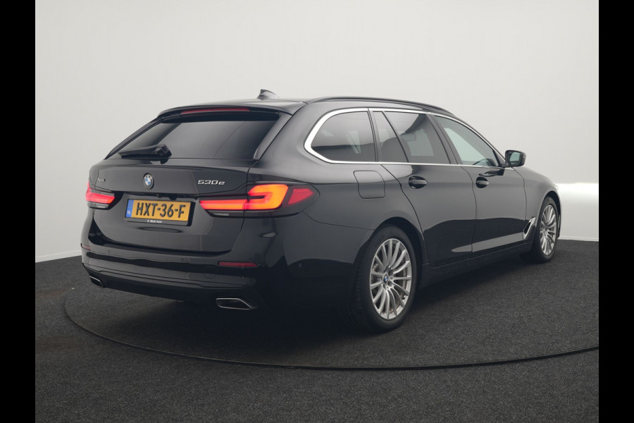 BMW 5 Serie Touring 530e xDrive Plug In Hybrid Business Edition Plus 293pk Dealer O.H PHEV | Trekhaak af Fabriek | Adaptive Cruise | 360 Camera | M Sportstuur | Keyless | BLIS |
