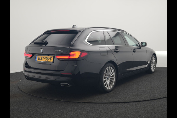 BMW 5 Serie Touring 530e xDrive Plug In Hybrid Business Edition Plus 293pk Dealer O.H PHEV | Trekhaak af Fabriek | Adaptive Cruise | 360 Camera | M Sportstuur | Keyless | BLIS |
