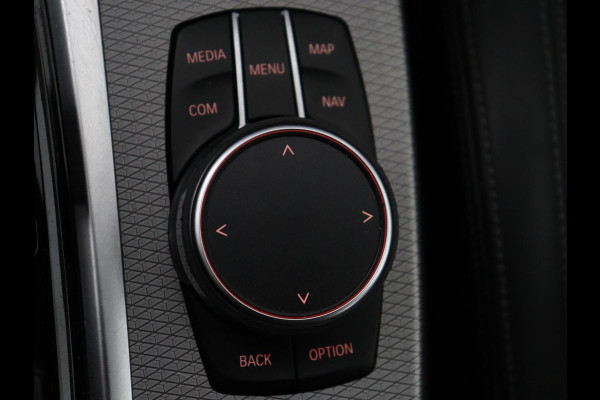 BMW X3 xDrive20i High Executive | M Sport | 1e eigenaar | Head-Up | Leder | Trekhaak | Stoelverwarming | Harman/Kardon | Camera | Keyless | Adaptive Drive | Sfeerverlichting | Full LED | Sportstoelen