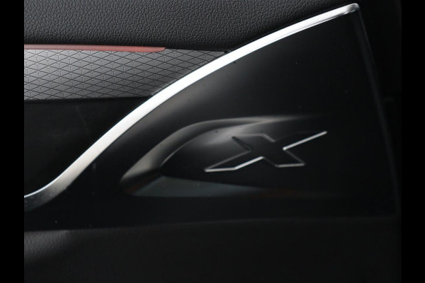BMW X3 xDrive20i High Executive | M Sport | 1e eigenaar | Head-Up | Leder | Trekhaak | Stoelverwarming | Harman/Kardon | Camera | Keyless | Adaptive Drive | Sfeerverlichting | Full LED | Sportstoelen