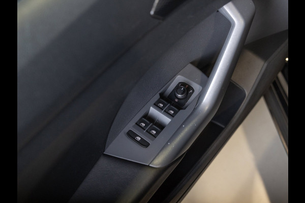 Volkswagen T-Cross 1.0 TSI Life / 110pk / Stoelverwarming / Achteruitrij camera / Adaptieve cruise control /