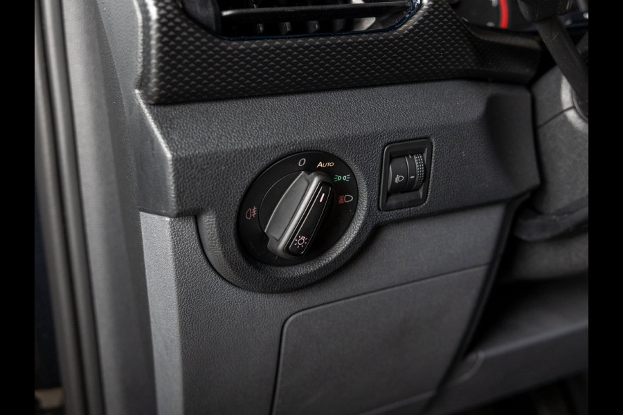 Volkswagen T-Cross 1.0 TSI Life / 110pk / Stoelverwarming / Achteruitrij camera / Adaptieve cruise control /