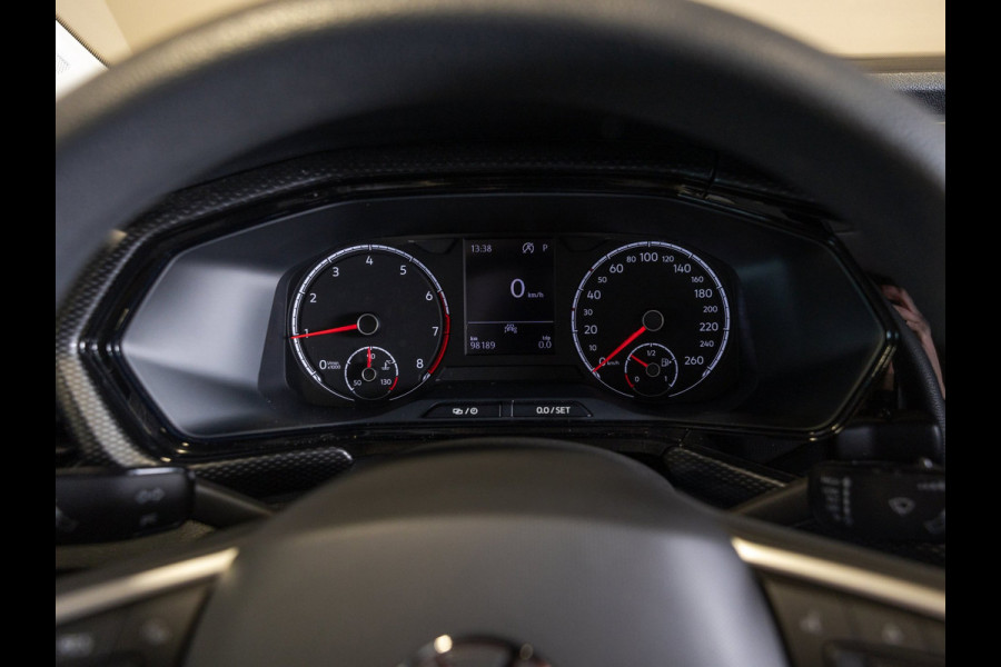 Volkswagen T-Cross 1.0 TSI Life / 110pk / Stoelverwarming / Achteruitrij camera / Adaptieve cruise control /